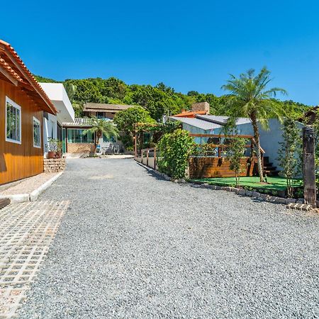 Residencial Com Piscina Possui Jacuzzi Aquecida Com Hidromassagem Vila Bombinhas Exterior foto