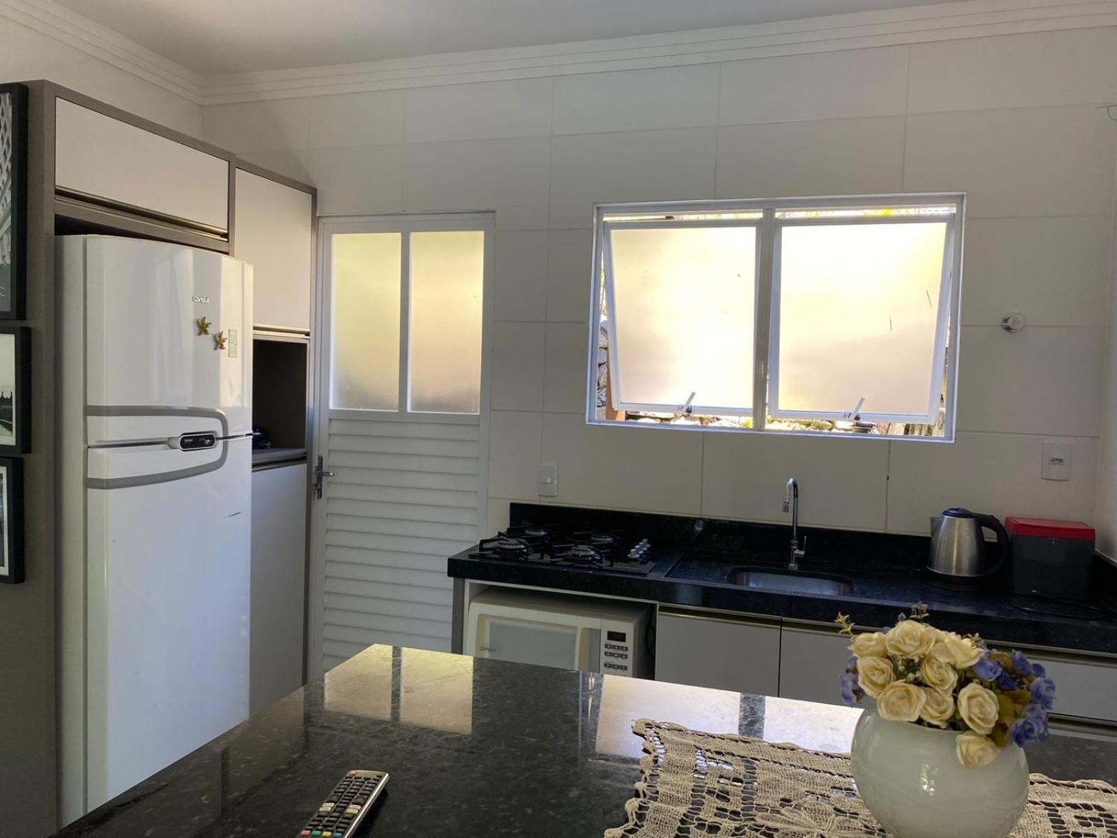 Residencial Com Piscina Possui Jacuzzi Aquecida Com Hidromassagem Vila Bombinhas Exterior foto