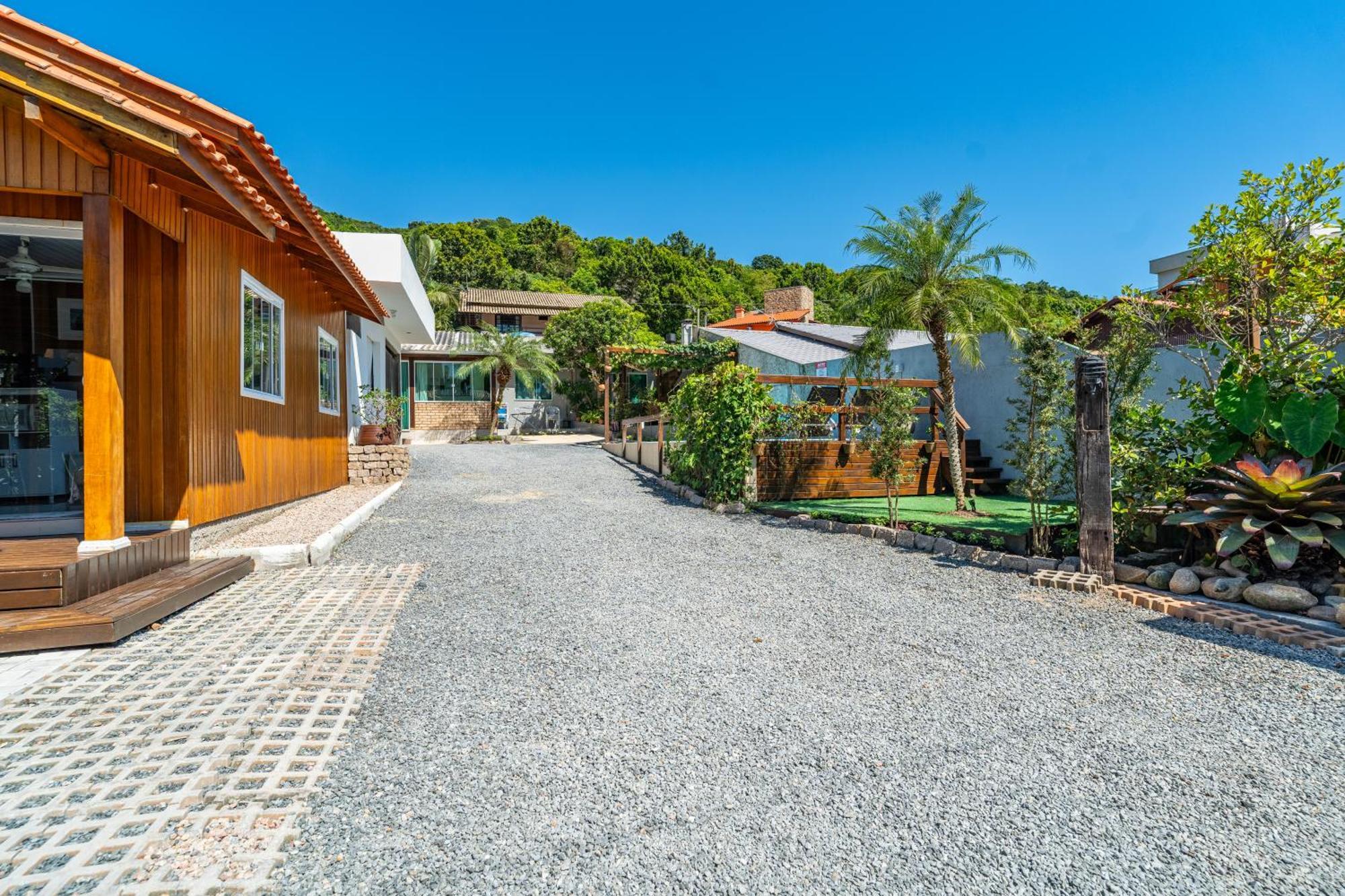 Residencial Com Piscina Possui Jacuzzi Aquecida Com Hidromassagem Vila Bombinhas Exterior foto