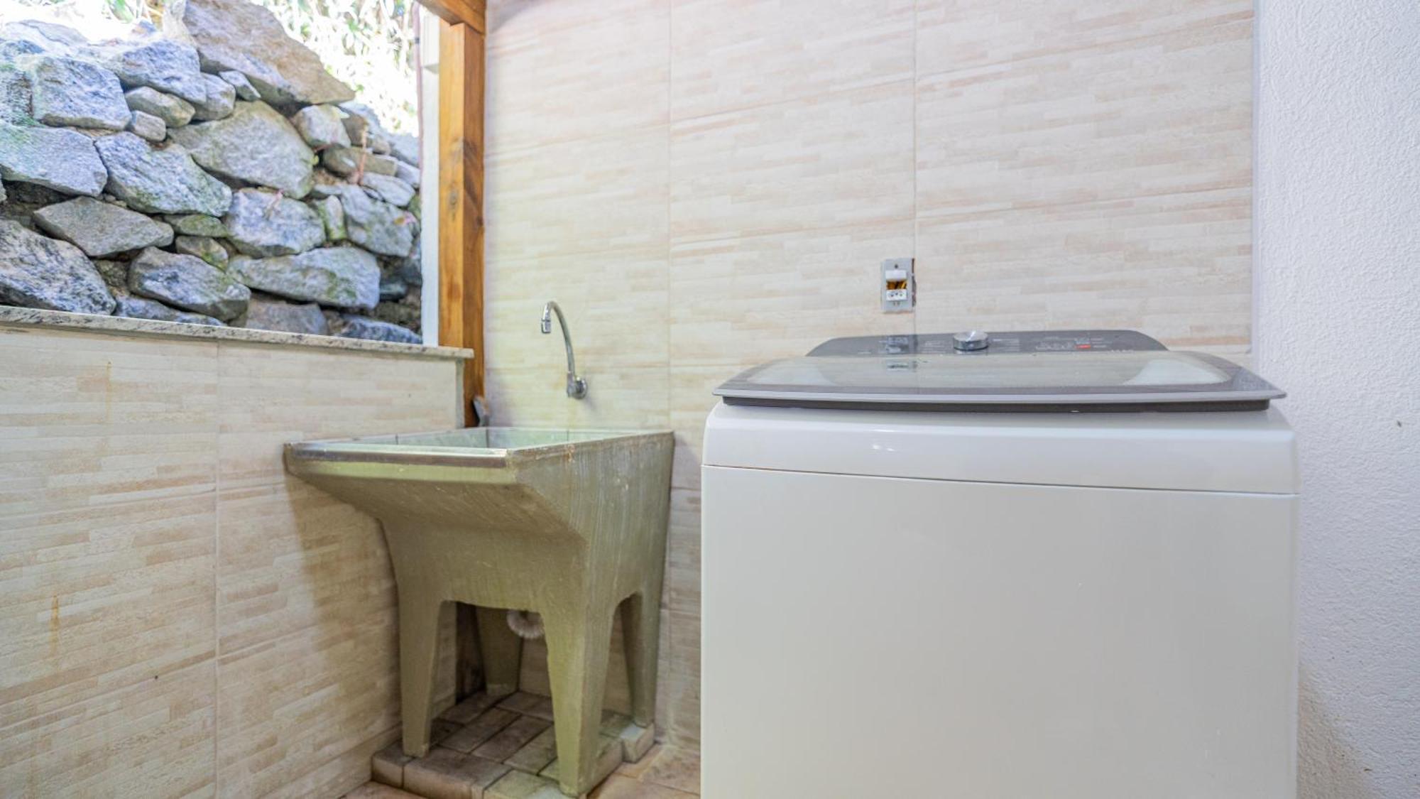 Residencial Com Piscina Possui Jacuzzi Aquecida Com Hidromassagem Vila Bombinhas Exterior foto