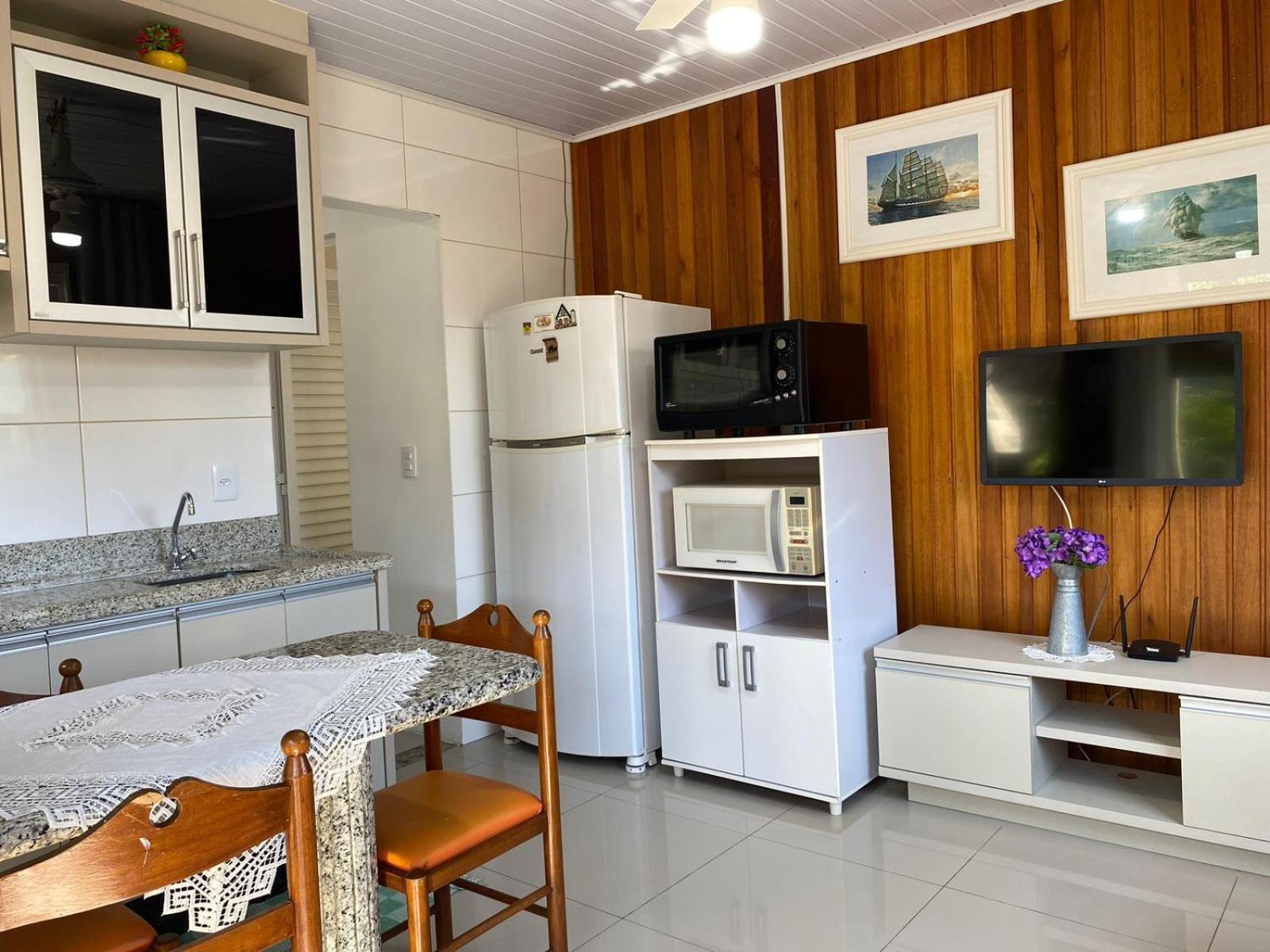 Residencial Com Piscina Possui Jacuzzi Aquecida Com Hidromassagem Vila Bombinhas Exterior foto