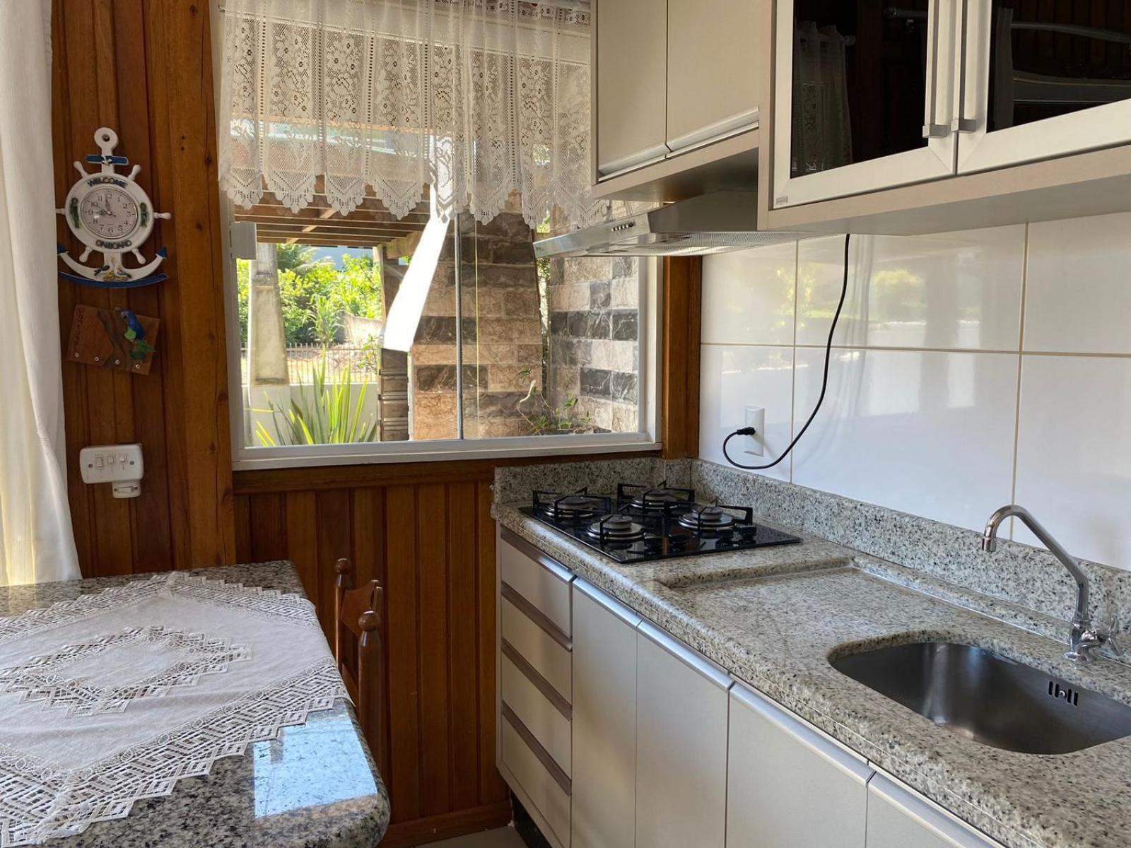 Residencial Com Piscina Possui Jacuzzi Aquecida Com Hidromassagem Vila Bombinhas Exterior foto