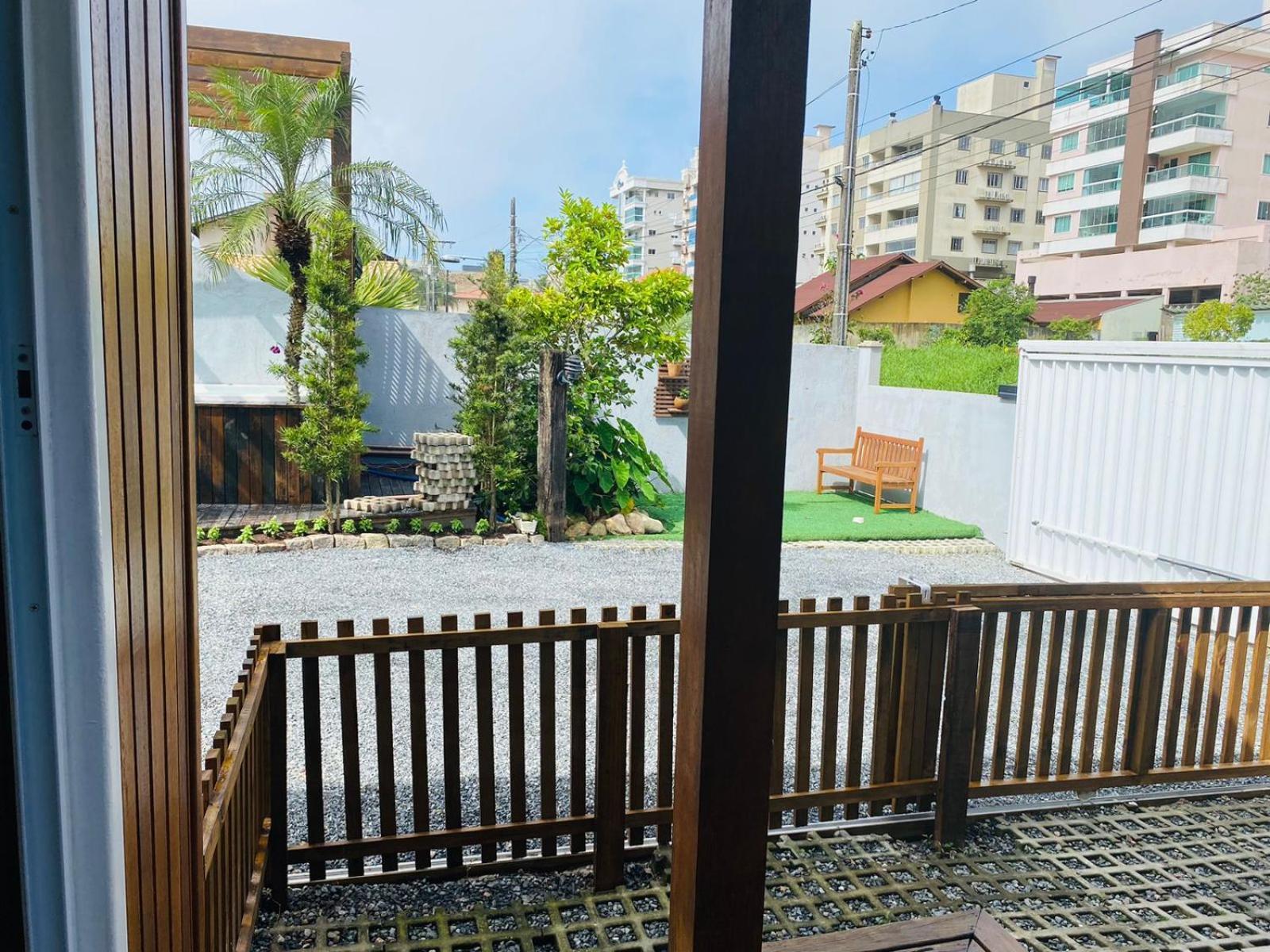 Residencial Com Piscina Possui Jacuzzi Aquecida Com Hidromassagem Vila Bombinhas Exterior foto