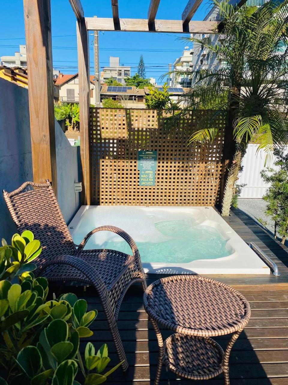 Residencial Com Piscina Possui Jacuzzi Aquecida Com Hidromassagem Vila Bombinhas Exterior foto